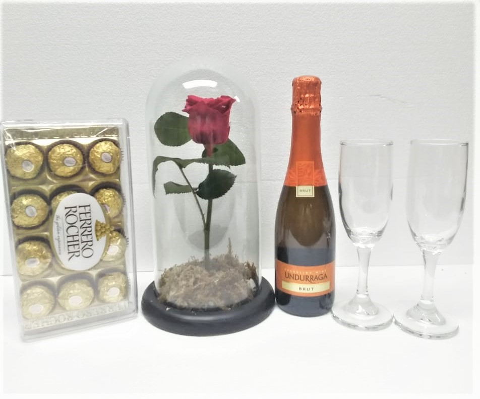 Rosa Preservada con tallo en Cpula, Bombones Ferrero Rocher 150 grs, Champagne 375cc y 2 copas.